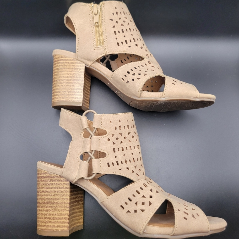 Maurices Jean Lazer Cut Heel Tan Sandals Size 6 Womens Style #66848